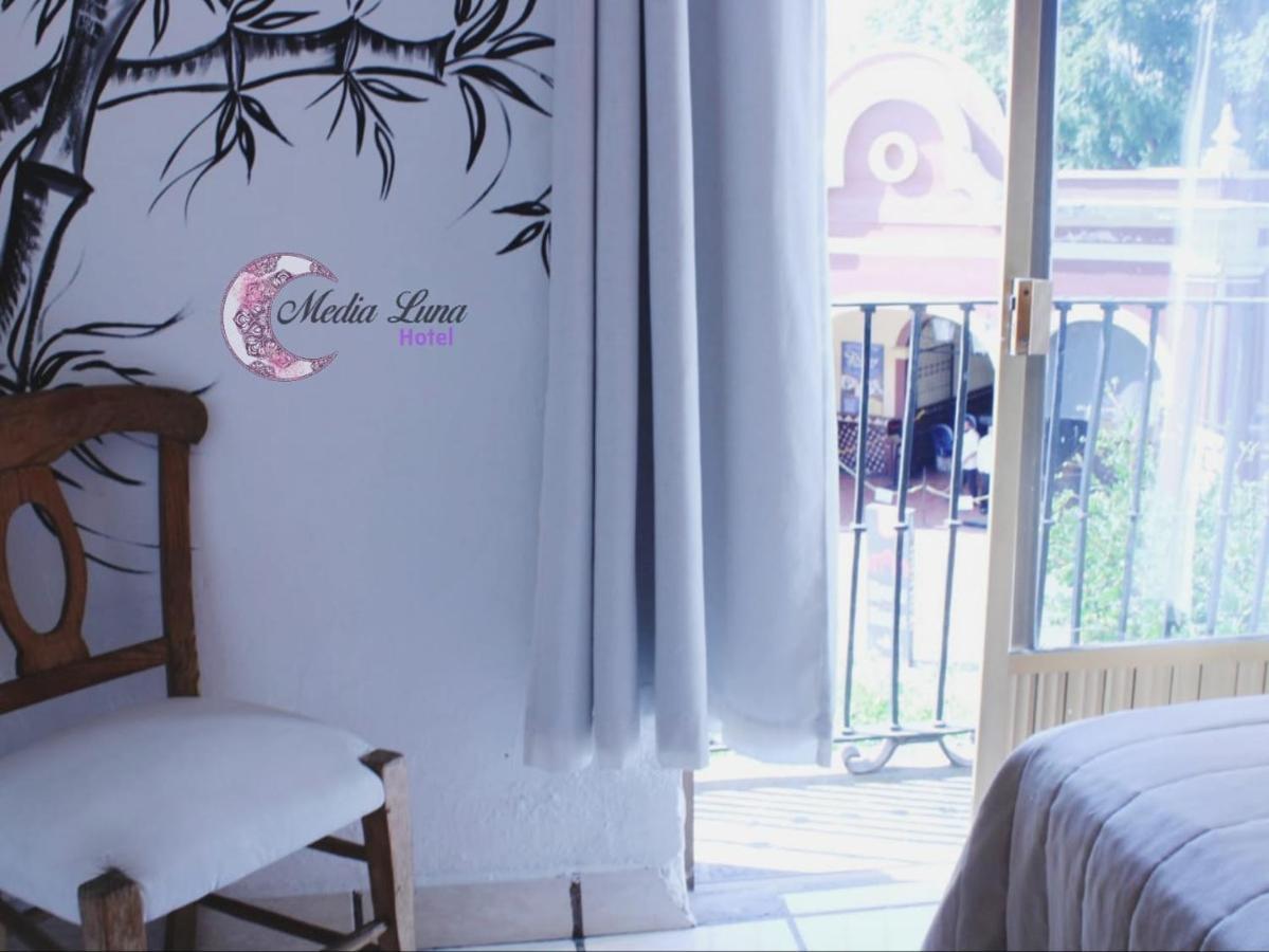 Hotel Media Luna Tlaquepaque Exterior photo