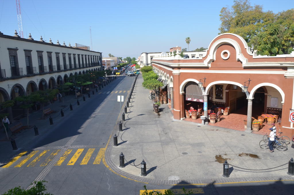 Hotel Media Luna Tlaquepaque Exterior photo