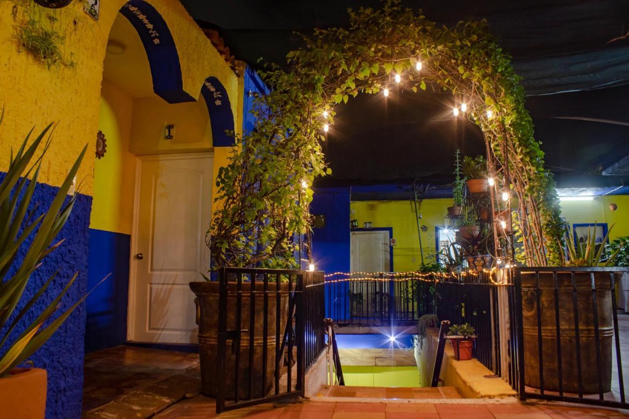 Hotel Media Luna Tlaquepaque Exterior photo