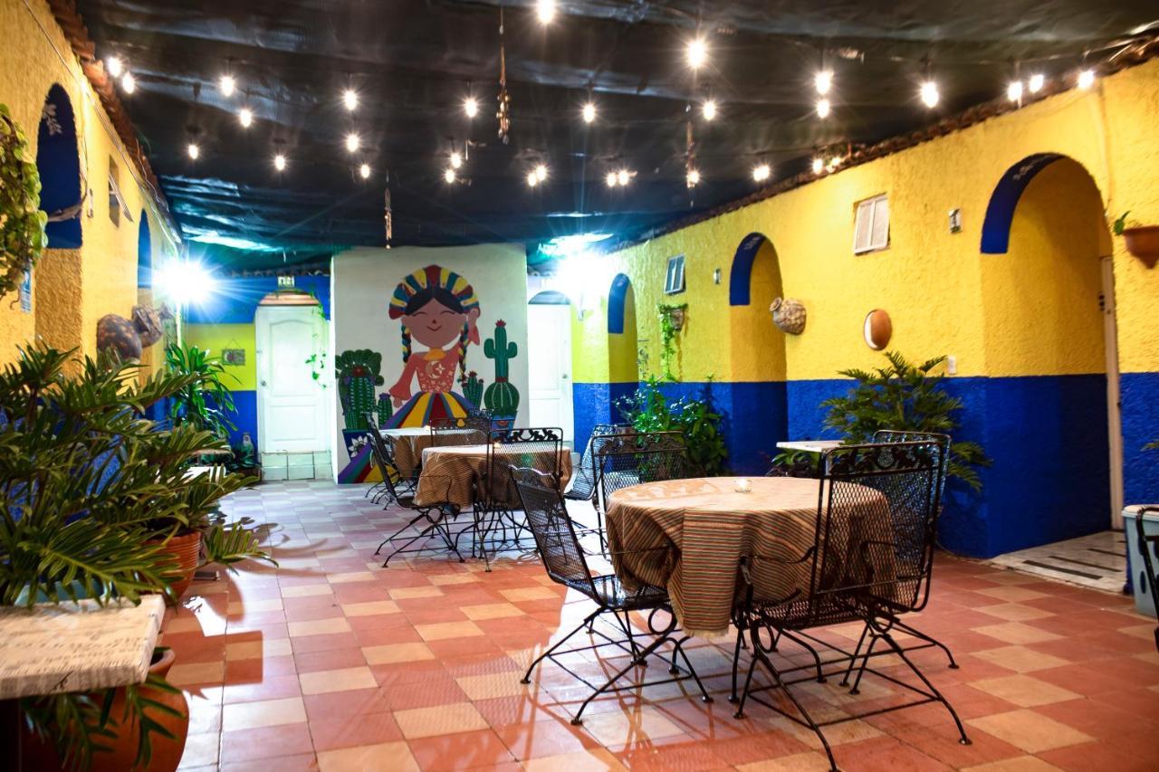 Hotel Media Luna Tlaquepaque Exterior photo